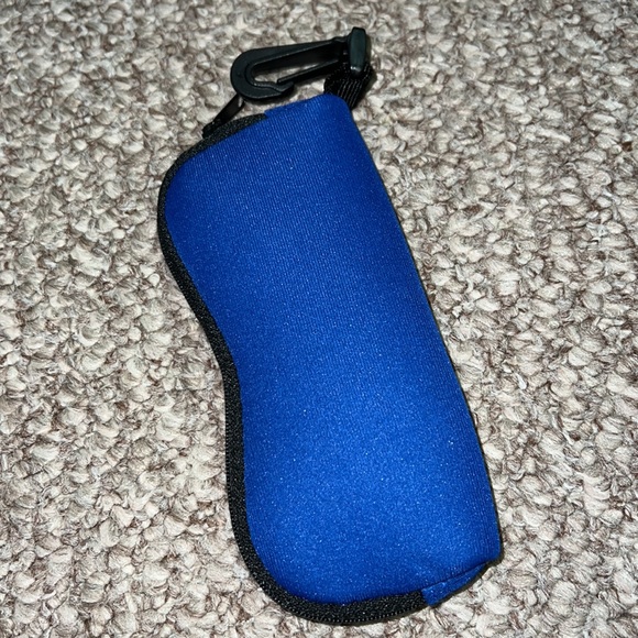 NWOT Captain Morgan’s Pareot Bay Neoprene Glasses Case With Hanger keychain - Picture 2 of 2